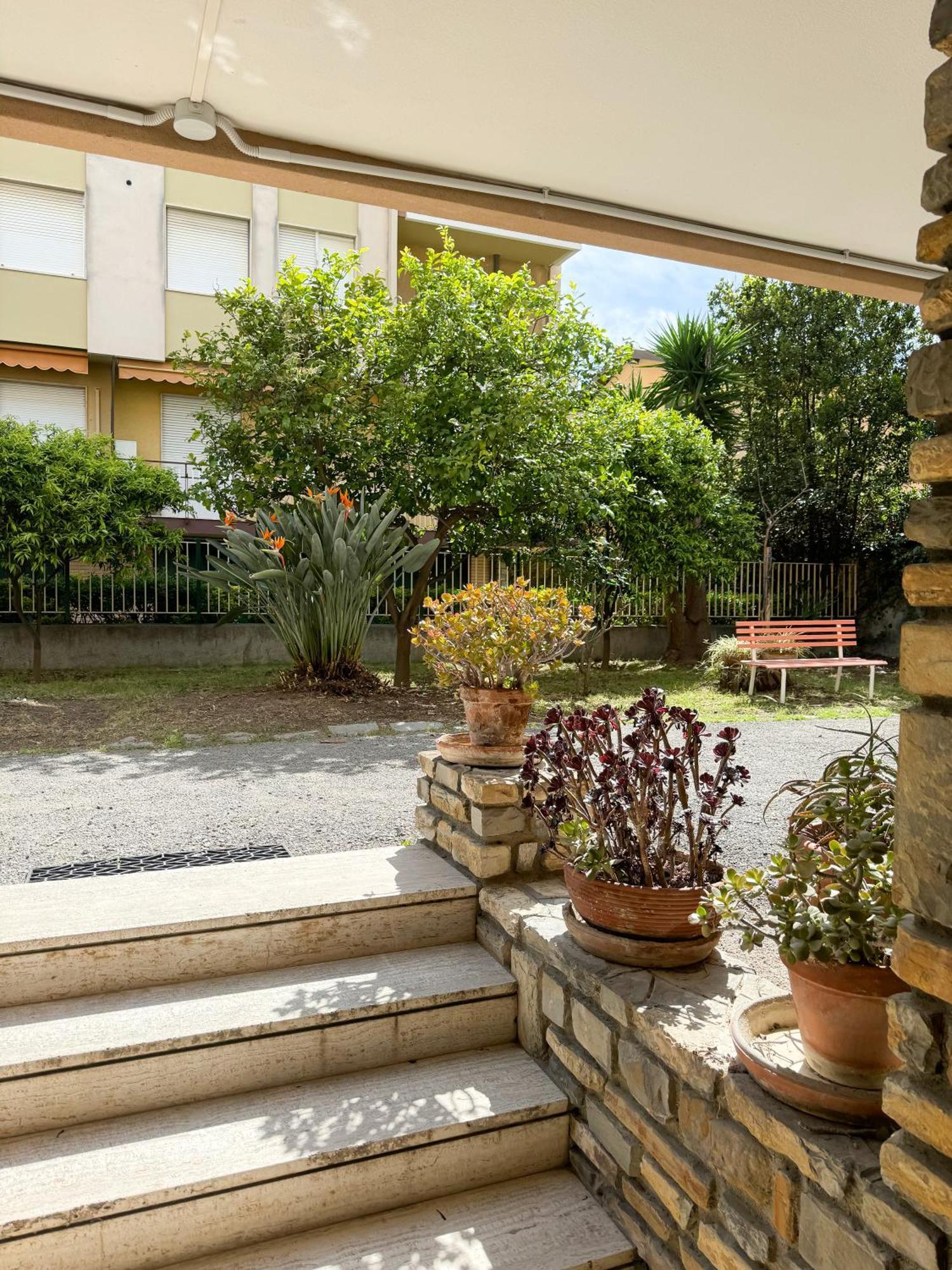 Casa Febo, In Centro Con Parcheggio Privato A 200 Mt Dal Mare Hotel Bordighera Exterior photo